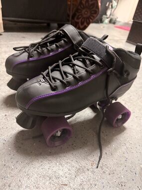 ROLLER SKATES - men’s 10.5 Acer Kids Black Roller Skates with Purple Wheels